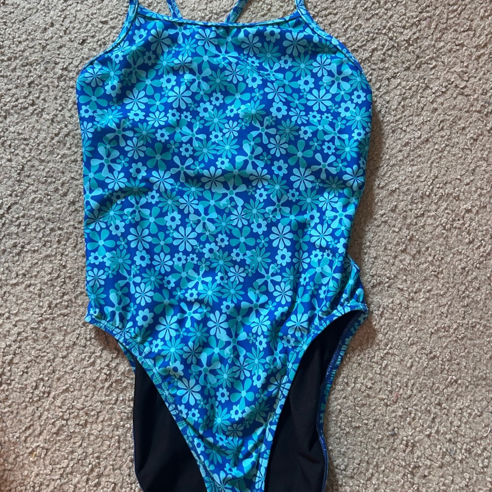 Jolyn size 28 Swimwear